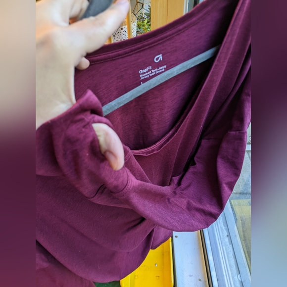 GapFit Long Sleeve Tie Front Scoopneck Top - Picture 3 of 5